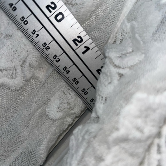 Woman’s Sheet Lace Kimono - Picture 7 of 7